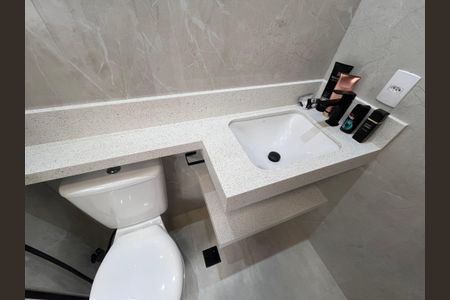 Apartamento à venda com 70m², 3 quartos e 1 vaga Apartamento à venda com 70m², 3 quartos e 1 vagaBanheiro da Suíte