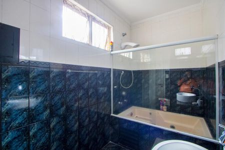 Casa à venda com 136m², 2 quartos e 2 vagas Casa à venda com 136m², 2 quartos e 2 vagasBanheiro do quarto 1