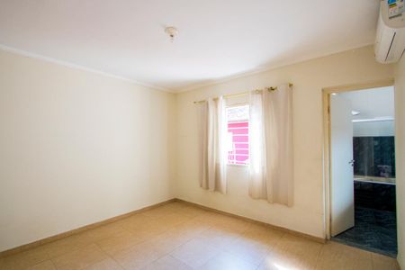 Casa à venda com 136m², 2 quartos e 2 vagas Casa à venda com 136m², 2 quartos e 2 vagasQuarto 1 - Suíte