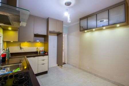 Casa à venda com 136m², 2 quartos e 2 vagas Casa à venda com 136m², 2 quartos e 2 vagasCozinha