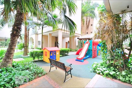 Apartamento à venda com 100m², 2 quartos e 2 vagasÁrea comum - Playground