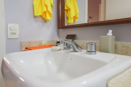 Apartamento à venda com 100m², 2 quartos e 2 vagasBanheiro da Suíte