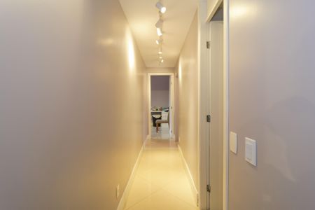 Apartamento à venda com 100m², 2 quartos e 2 vagasCorredor