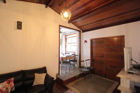 Casa de condomínio à venda com 170m², 3 quartos e 2 vagasSala