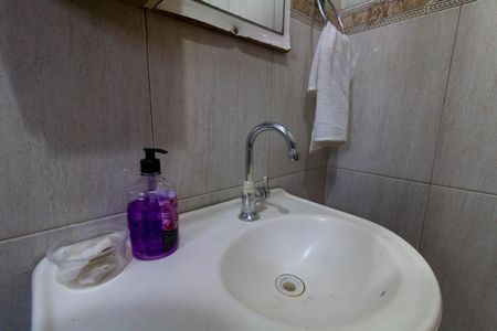 Casa à venda com 180m², 4 quartos e 2 vagas Casa à venda com 180m², 4 quartos e 2 vagasBanheiro