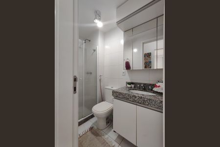 Apartamento à venda com 66m², 2 quartos e 1 vagaBanheiro Social