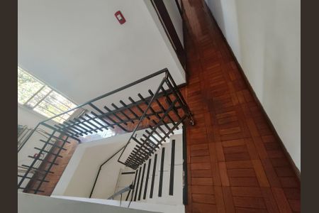 Casa à venda com 225m², 5 quartos e 2 vagas Casa à venda com 225m², 5 quartos e 2 vagasCorredor