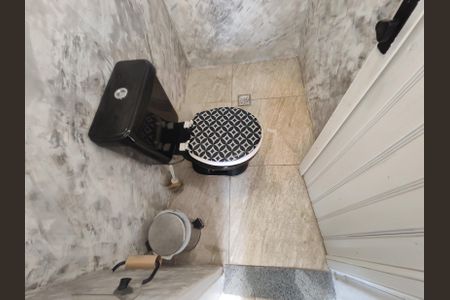 Casa à venda com 225m², 5 quartos e 2 vagas Casa à venda com 225m², 5 quartos e 2 vagasLavabo