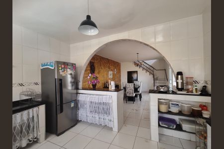 Casa à venda com 225m², 5 quartos e 2 vagas Casa à venda com 225m², 5 quartos e 2 vagasCozinha