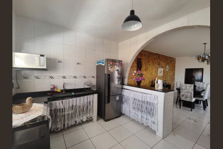 Casa à venda com 225m², 5 quartos e 2 vagas Casa à venda com 225m², 5 quartos e 2 vagasCozinha