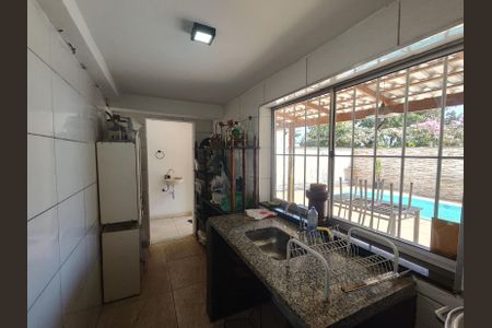 Casa à venda com 225m², 5 quartos e 2 vagas Casa à venda com 225m², 5 quartos e 2 vagasÁrea de Serviço 2