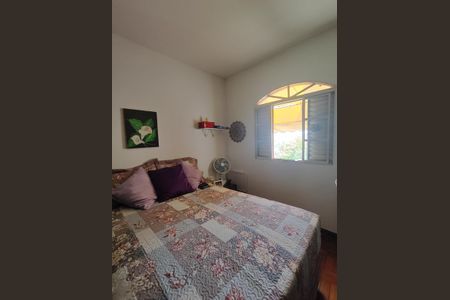 Casa à venda com 225m², 5 quartos e 2 vagas Casa à venda com 225m², 5 quartos e 2 vagasQuarto 2