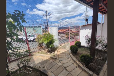 Casa à venda com 225m², 5 quartos e 2 vagas Casa à venda com 225m², 5 quartos e 2 vagasJardim