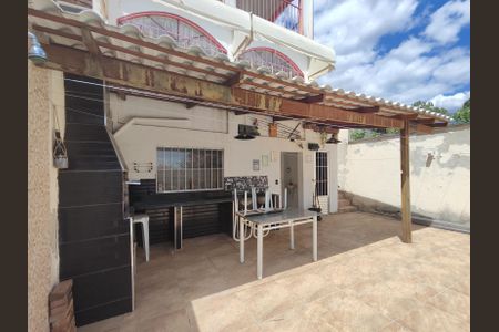 Casa à venda com 225m², 5 quartos e 2 vagas Casa à venda com 225m², 5 quartos e 2 vagasÁrea Gourmet