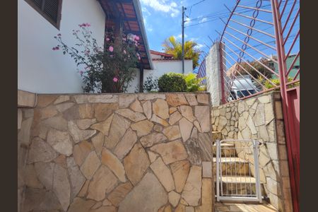 Casa à venda com 225m², 5 quartos e 2 vagas Casa à venda com 225m², 5 quartos e 2 vagasGaragem