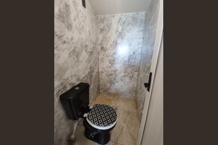 Casa à venda com 225m², 5 quartos e 2 vagas Casa à venda com 225m², 5 quartos e 2 vagasLavabo