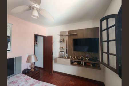 Casa à venda com 225m², 5 quartos e 2 vagas Casa à venda com 225m², 5 quartos e 2 vagasQuarto 1