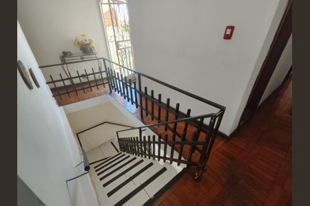 Casa à venda com 225m², 5 quartos e 2 vagas Casa à venda com 225m², 5 quartos e 2 vagasCorredor