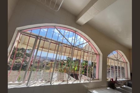 Casa à venda com 225m², 5 quartos e 2 vagas Casa à venda com 225m², 5 quartos e 2 vagasÁrea de Serviço 1