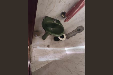 Casa à venda com 225m², 5 quartos e 2 vagas Casa à venda com 225m², 5 quartos e 2 vagasBanheiro de Serviço