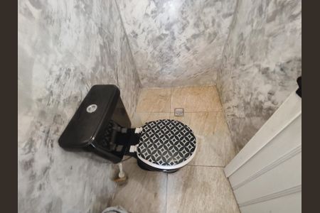 Casa à venda com 225m², 5 quartos e 2 vagas Casa à venda com 225m², 5 quartos e 2 vagasLavabo