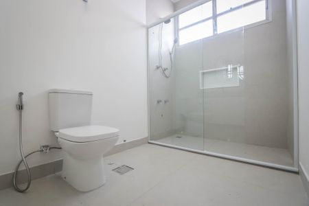 Apartamento para alugar com 198m², 3 quartos e 2 vagas Apartamento para alugar com 198m², 3 quartos e 2 vagasBanheiro da Suite