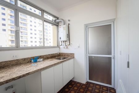 Apartamento para alugar com 198m², 3 quartos e 2 vagas Apartamento para alugar com 198m², 3 quartos e 2 vagasLavanderia