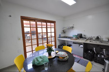 Casa à venda com 200m², 4 quartos e 2 vagasCozinha