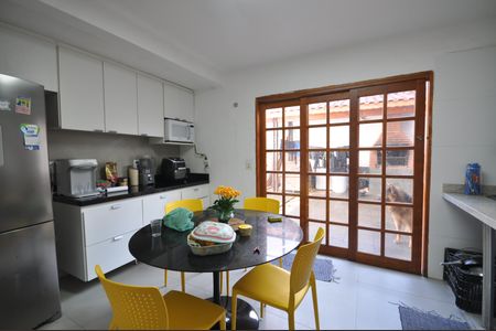 Casa à venda com 200m², 4 quartos e 2 vagasCozinha