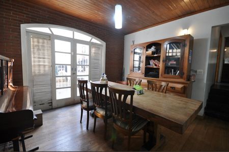 Casa à venda com 200m², 4 quartos e 2 vagasSala