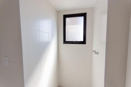 Apartamento à venda com 64m², 2 quartos e 2 vagas Apartamento à venda com 64m², 2 quartos e 2 vagasBanheiro da Suíte