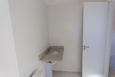 Apartamento à venda com 64m², 2 quartos e 2 vagas Apartamento à venda com 64m², 2 quartos e 2 vagasBanheiro da Suíte