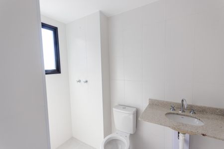 Apartamento à venda com 64m², 2 quartos e 2 vagasBanheiro da Suíte 