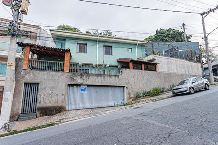 Casa à venda com 160m², 2 quartos e 1 vaga Casa à venda com 160m², 2 quartos e 1 vagaFachada