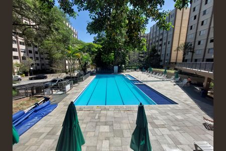 Apartamento à venda com 70m², 3 quartos e 2 vagas Apartamento à venda com 70m², 3 quartos e 2 vagasÁrea comum - Piscina