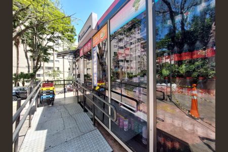 Apartamento à venda com 70m², 3 quartos e 2 vagas Apartamento à venda com 70m², 3 quartos e 2 vagasÁrea comum - Minimercado