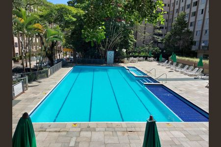 Apartamento à venda com 70m², 3 quartos e 2 vagas Apartamento à venda com 70m², 3 quartos e 2 vagasÁrea comum - Piscina