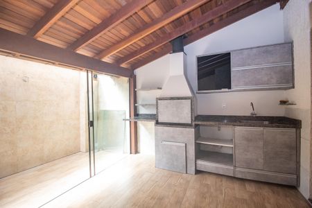 Casa à venda com 140m², 2 quartos e 2 vagas Casa à venda com 140m², 2 quartos e 2 vagasÁrea comum - Churrasqueira