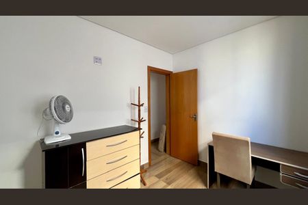 Apartamento à venda com 74m², 3 quartos e 2 vagasQuarto 2