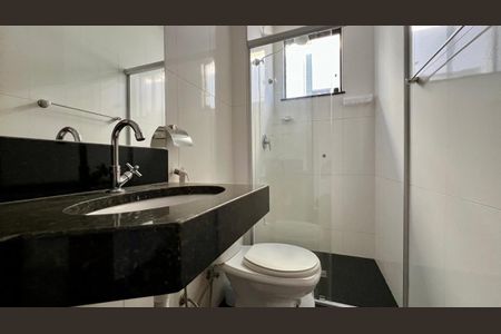 Apartamento à venda com 74m², 3 quartos e 2 vagasBanheiro da Suíte