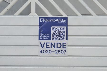 Casa à venda com 100m², 3 quartos e 2 vagas Casa à venda com 100m², 3 quartos e 2 vagasPlaquinha