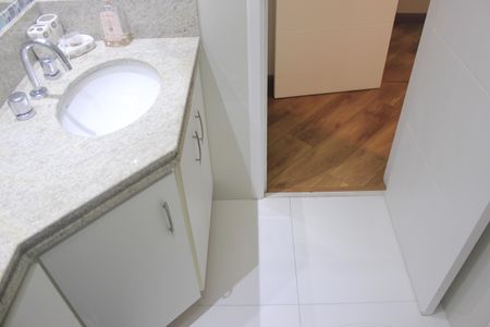 Apartamento à venda com 133m², 4 quartos e 2 vagasBanheiro da Suíte 1