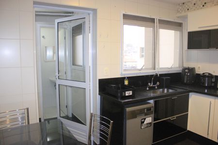 Apartamento à venda com 133m², 4 quartos e 2 vagasCozinha