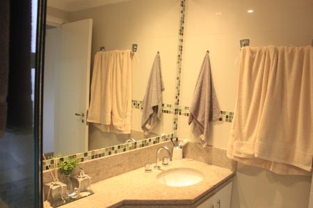 Apartamento à venda com 133m², 4 quartos e 2 vagasBanheiro da Suíte 2