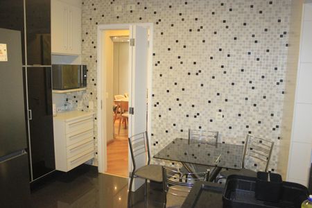 Apartamento à venda com 133m², 4 quartos e 2 vagasCozinha