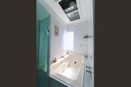 Casa à venda com 288m², 4 quartos e 3 vagas Casa à venda com 288m², 4 quartos e 3 vagasBanheiro da Suíte