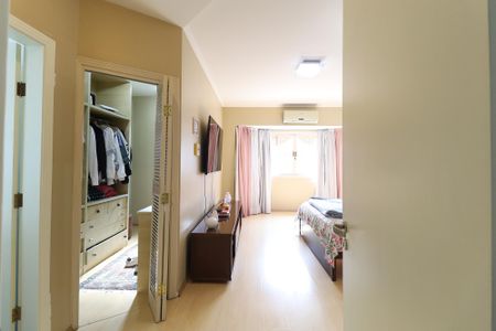 Casa à venda com 288m², 4 quartos e 3 vagas Casa à venda com 288m², 4 quartos e 3 vagasSuíte