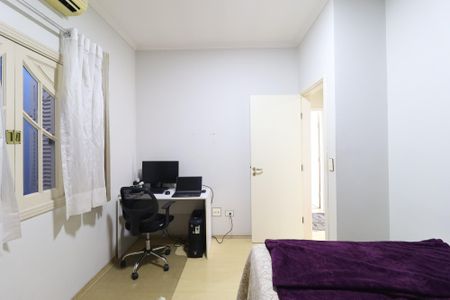 Casa à venda com 288m², 4 quartos e 3 vagas Casa à venda com 288m², 4 quartos e 3 vagasQuarto 3