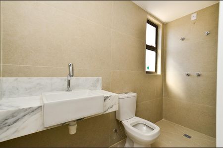Apartamento à venda com 71m², 2 quartos e 2 vagas Apartamento à venda com 71m², 2 quartos e 2 vagasBanheiro da Suíte