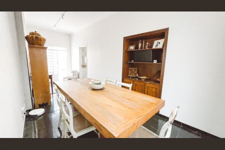 Casa à venda com 273m², 3 quartos e 4 vagas Casa à venda com 273m², 3 quartos e 4 vagasCopa